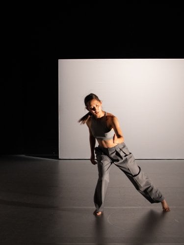 Danseuse dans l'ombre