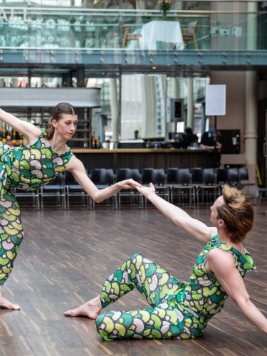 dancer duo in rehearsal 
