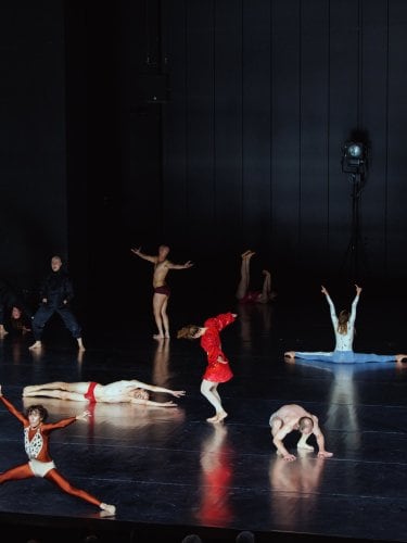 danseurs chacun en une posture différente