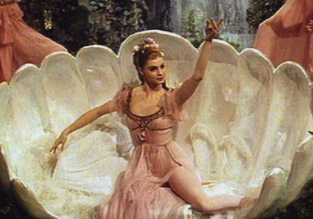 une danseuse dans un coquillage