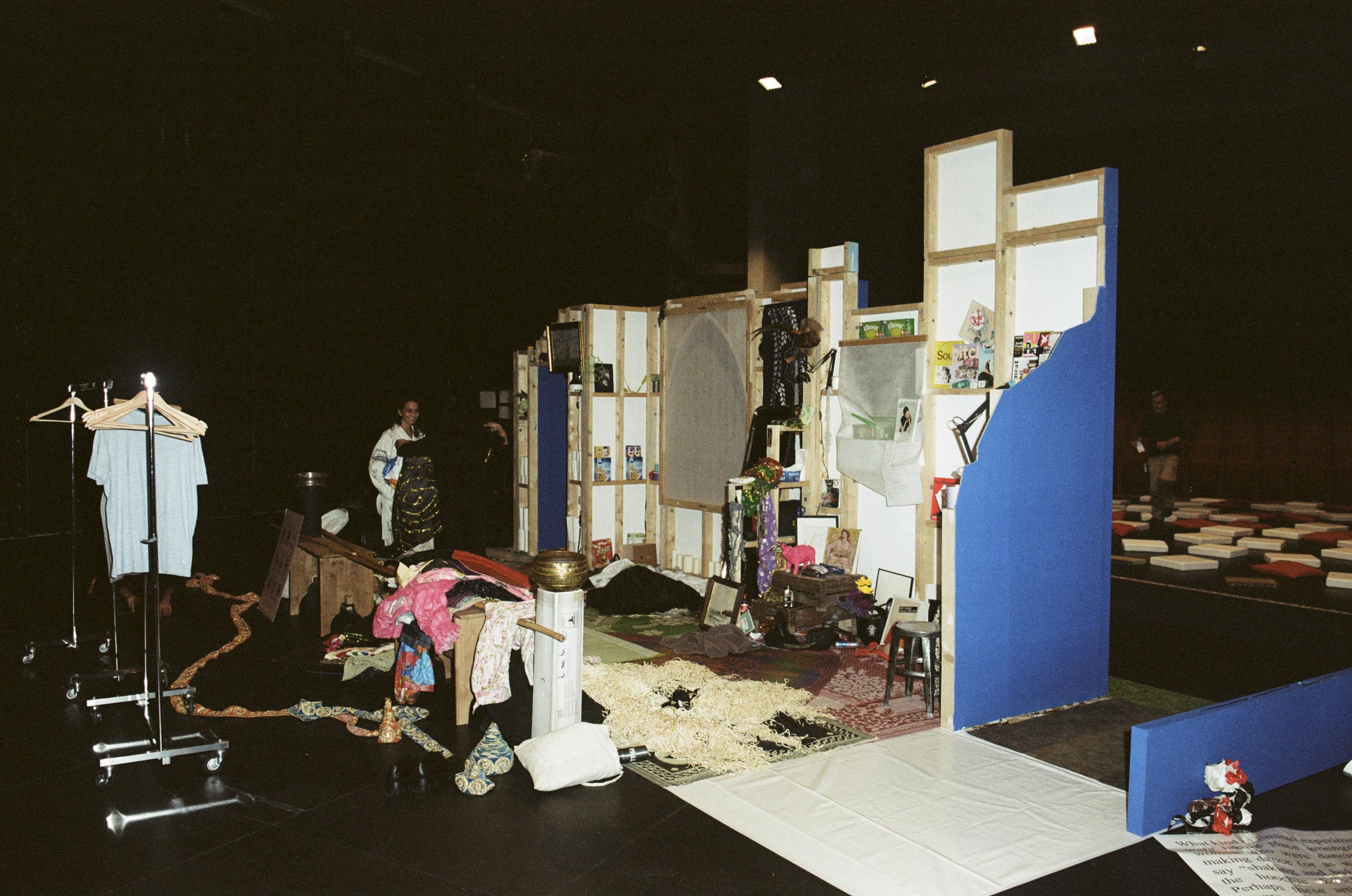 The back of the "Caen Amour" set