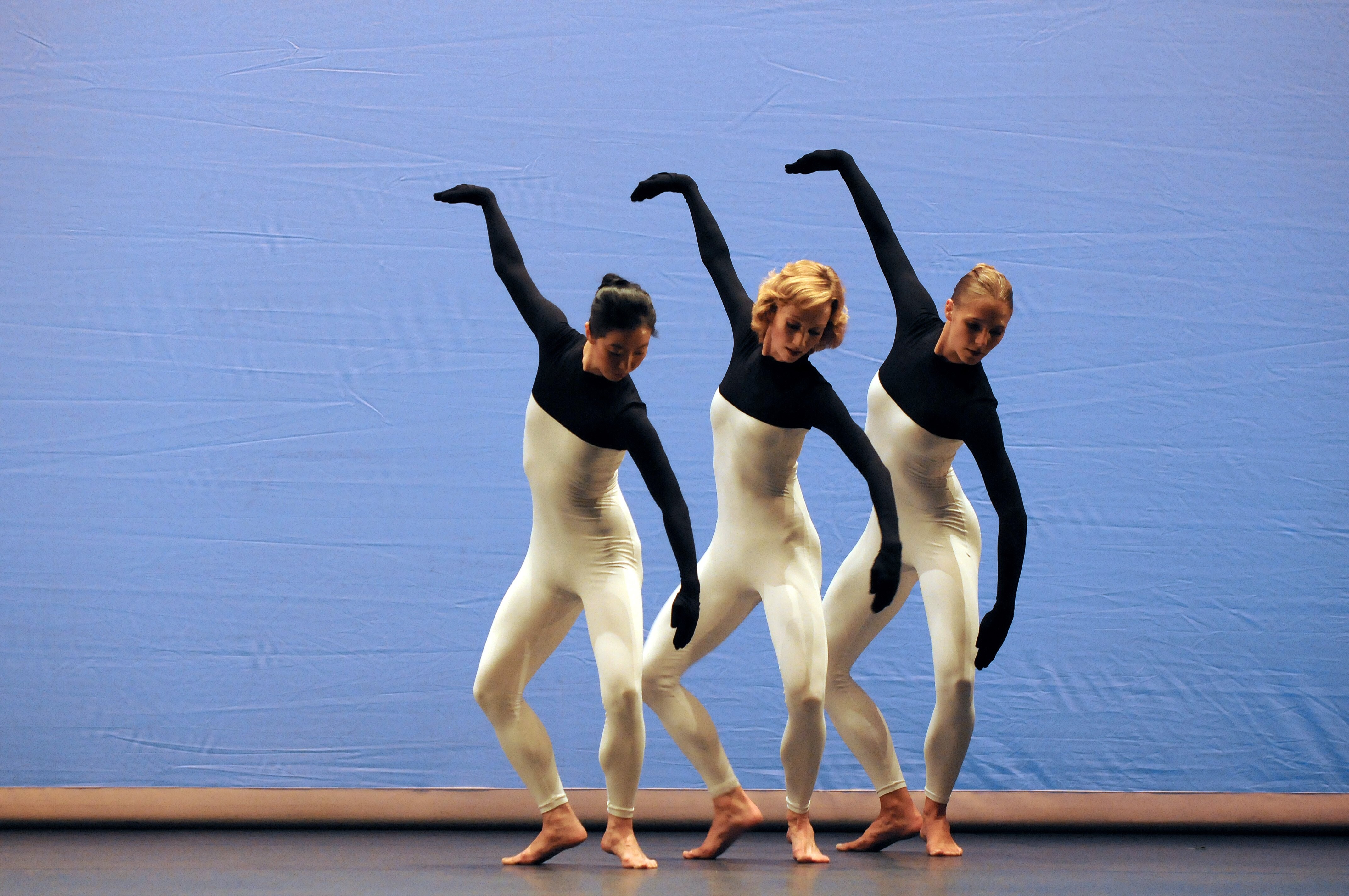 Trois danseuses pour Beach Birds de Merce Cunnigham.