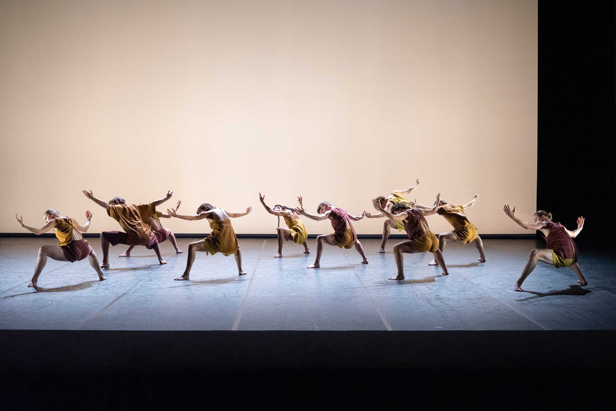 Group of dancers synchronized.