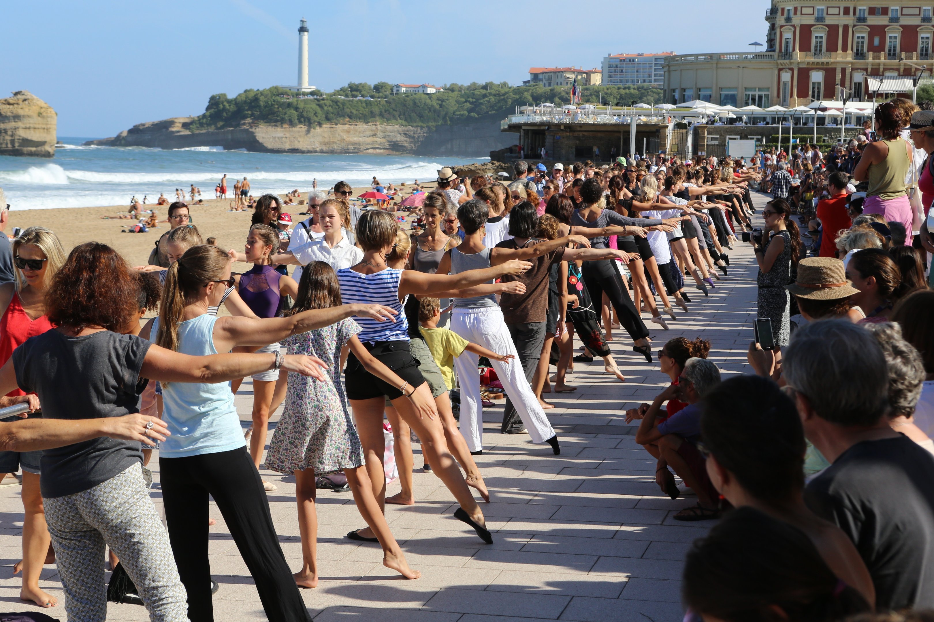 Barre exercise on a beach in Biarritz