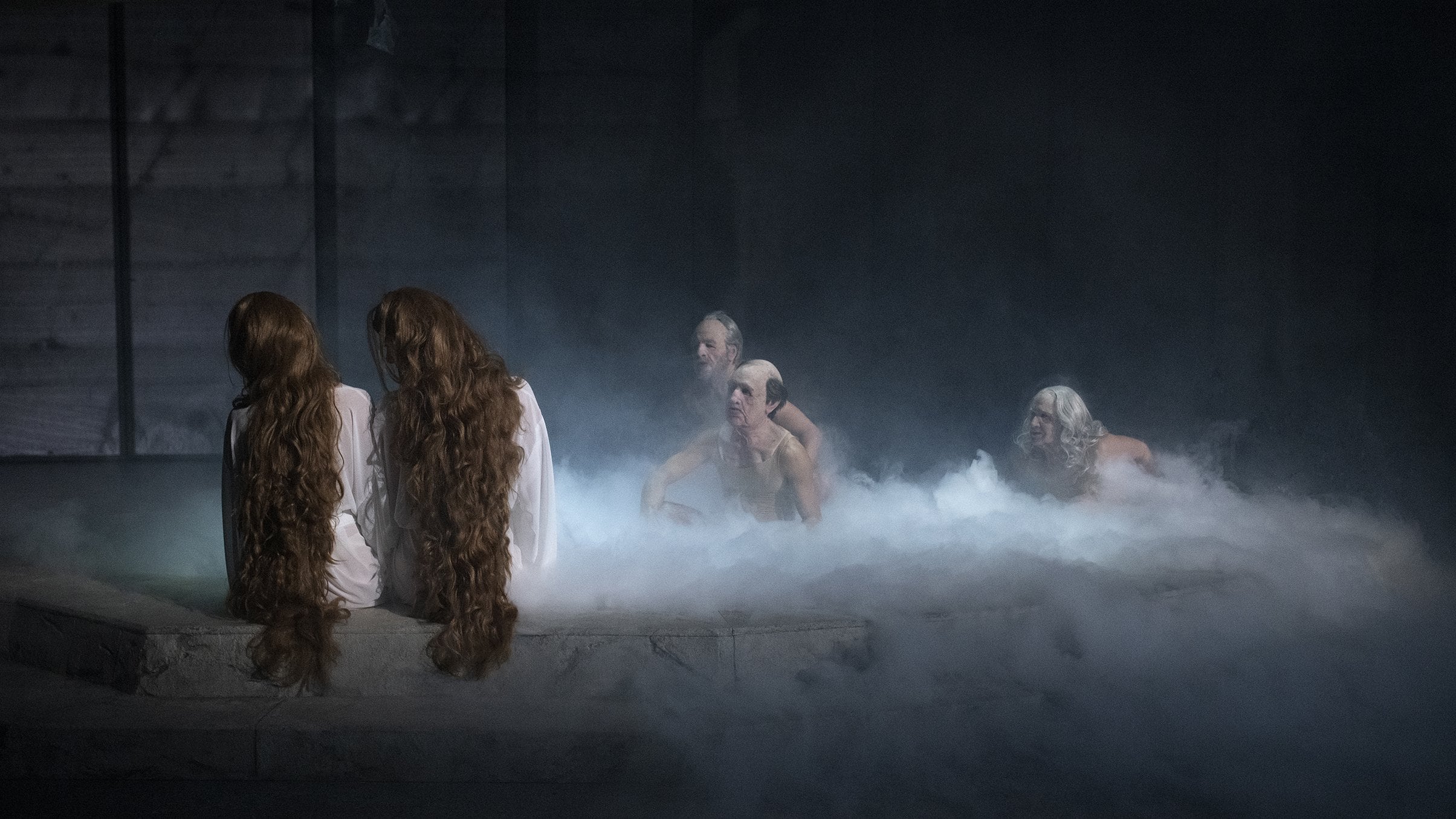  Dancers in a misty bath, 2 women 3 men