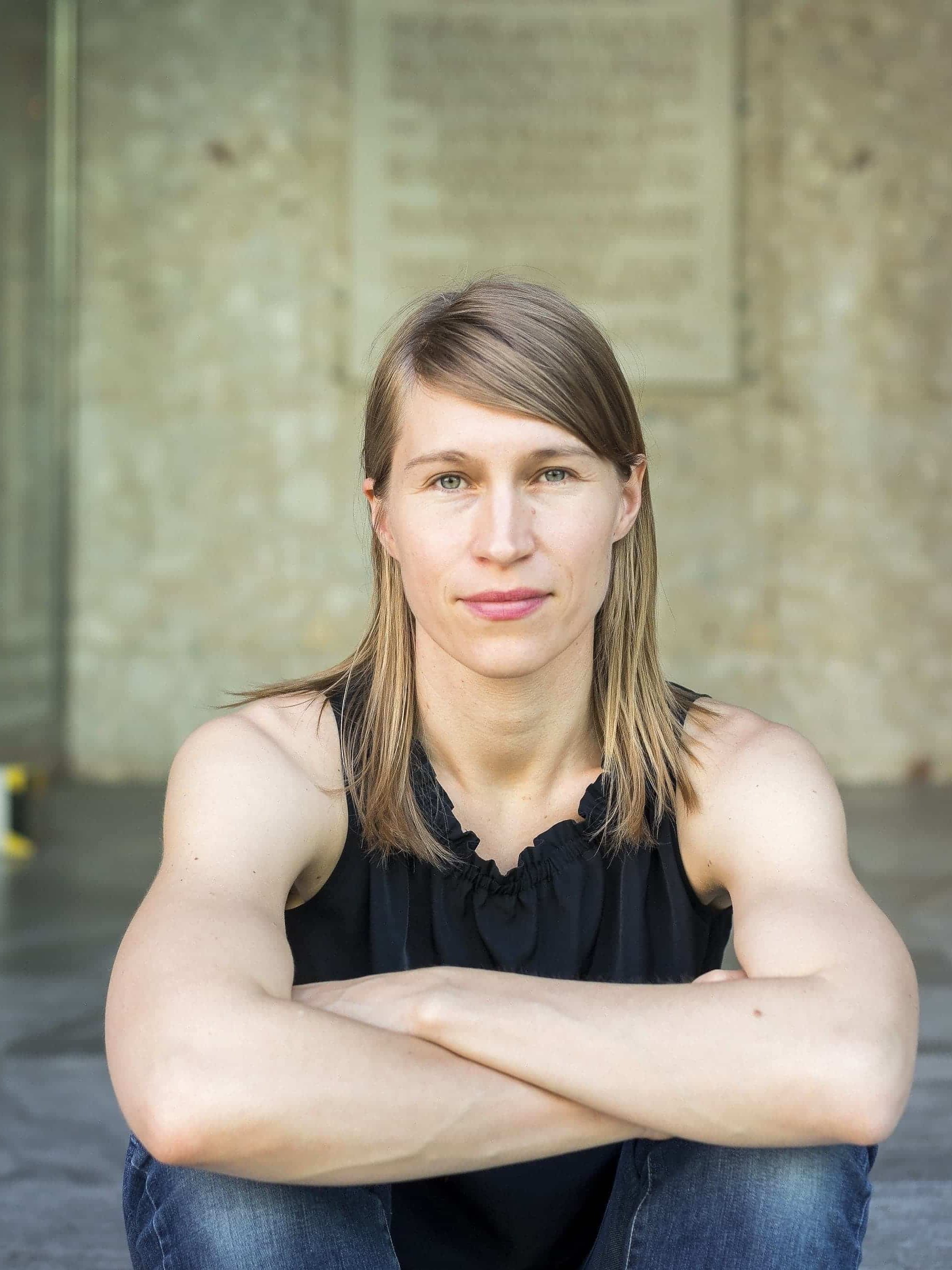 Portrait of Mette Ingvartsen sitting with crossed arms
