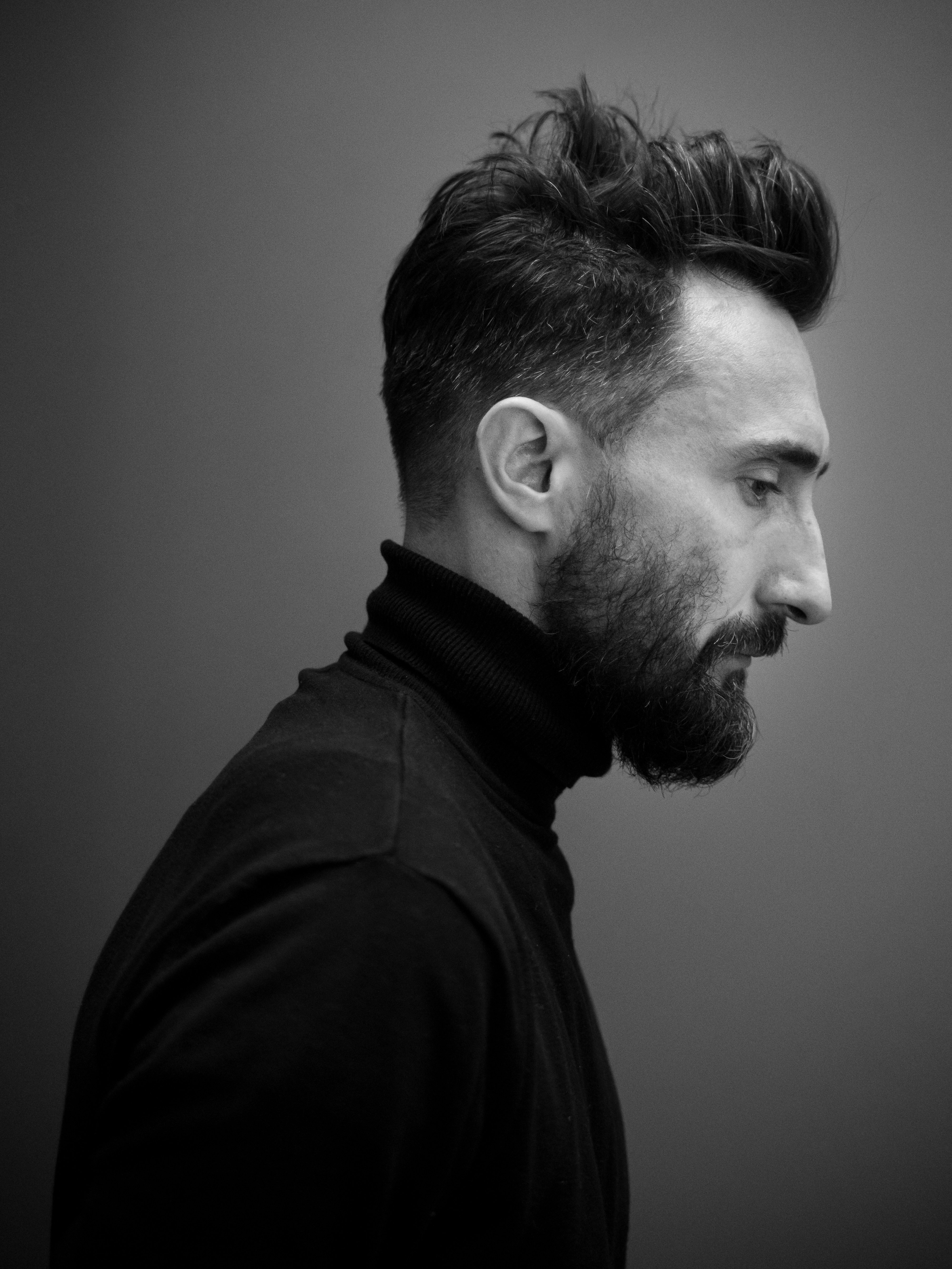 Portrait de Pierre Pontvianne en noir et blanc
